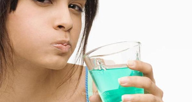 Igiene orale e collutori contenenti alcol: precauzioni per l'uso