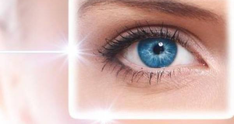 Trattamento con acido ialuronico per il contorno occhi