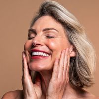 Come invecchia la pelle del viso: cosa succede davvero e perché la medicina estetica oggi punta alla qualità della pelle