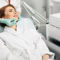 Tutti pazzi per l’ozonoterapia: cos’è, come funziona e perché se ne parla tanto