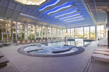 Des Iles Medical SPA Piscina Interna Spa
