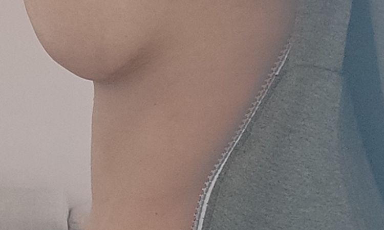137183