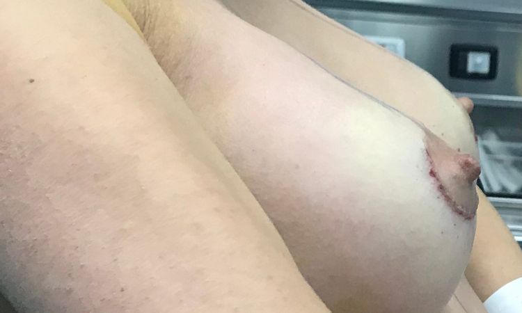 103046
