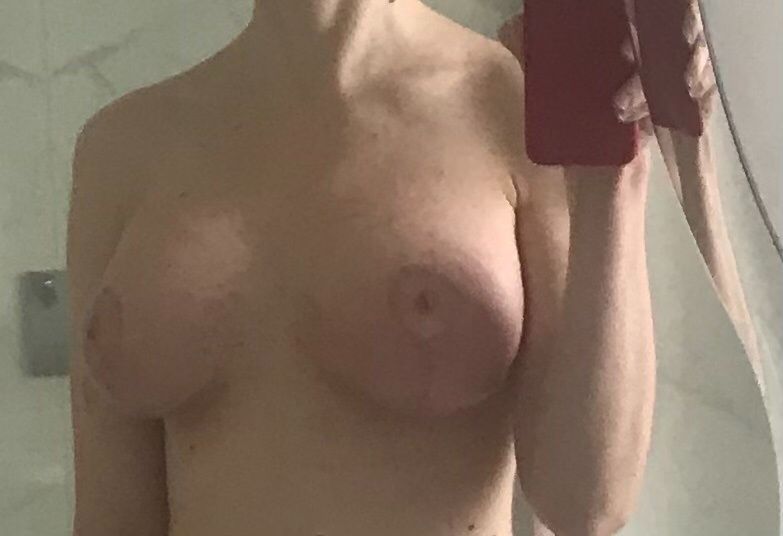 31083