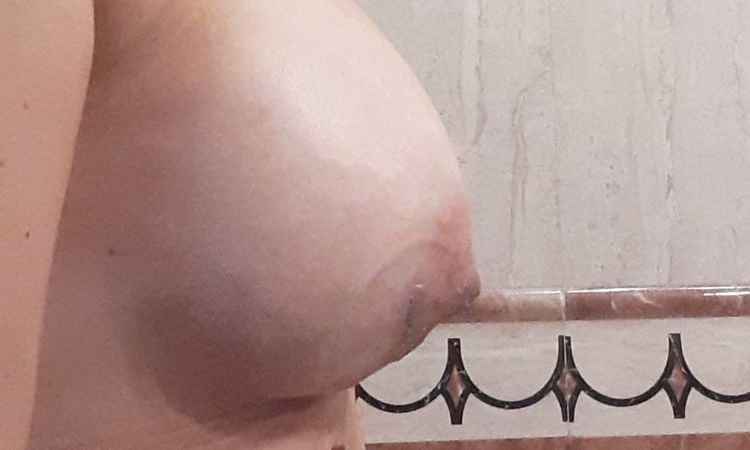 Capezzoli puntati verso il basso - 45054