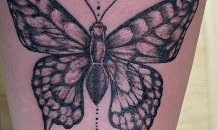 il tatuaggio nero è ancora evidente e la pelle è molto arrossata. Consigli? - 84598