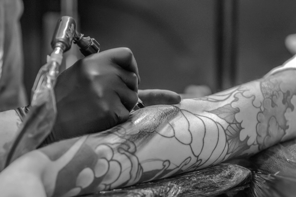 Come si effettua un tatuaggio