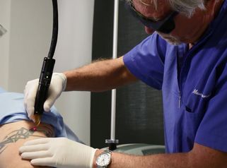 Come eliminare dal corpo tatuaggi e macchie?